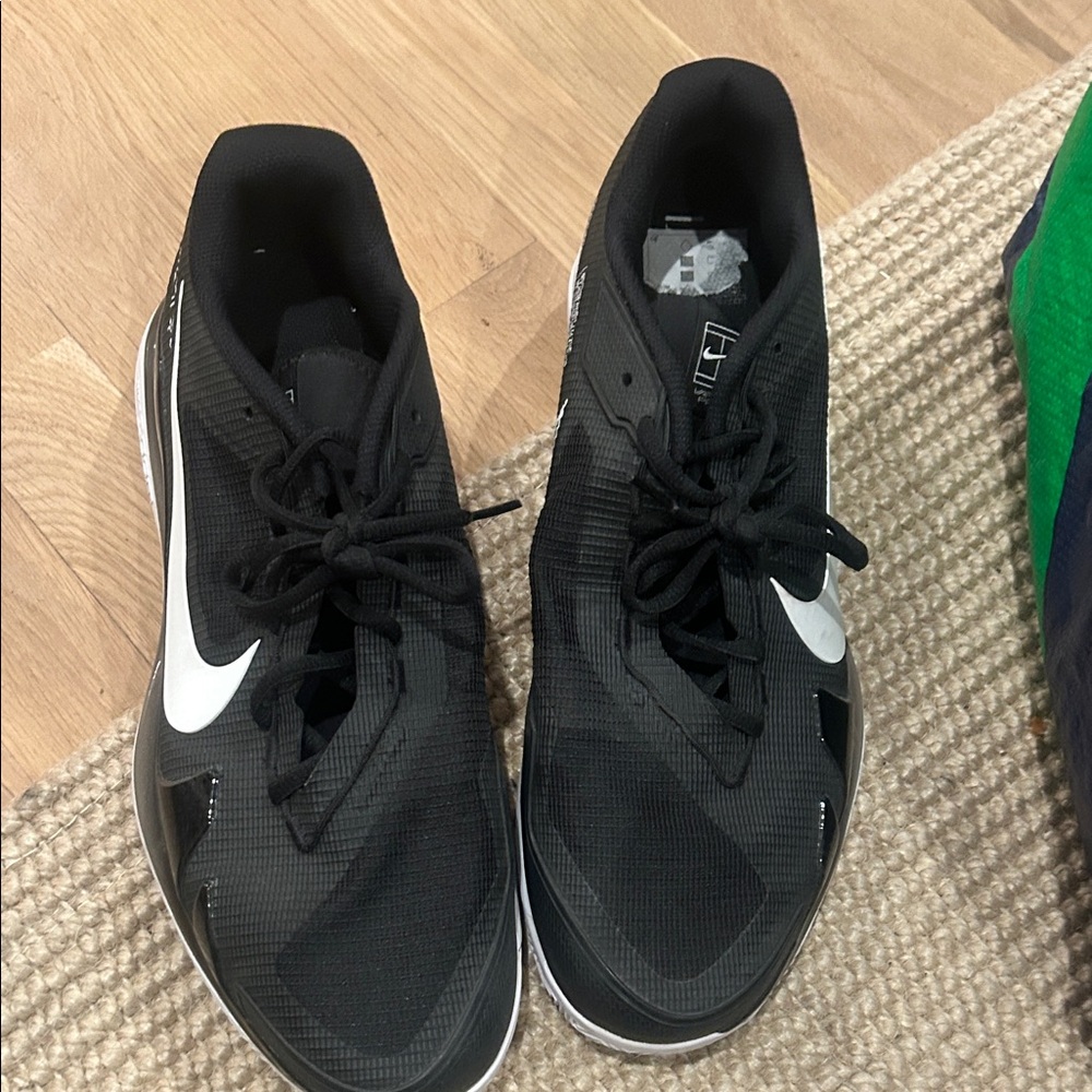 Nike Men's Black and White Athletic Shoes